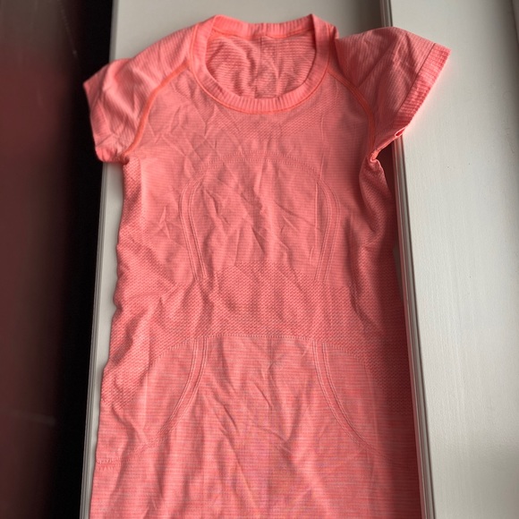 Lululemon swiftly tee new condition - Picture 1 of 2